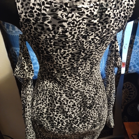 Leopard Cold shoulder dress - Picture 3 of 3